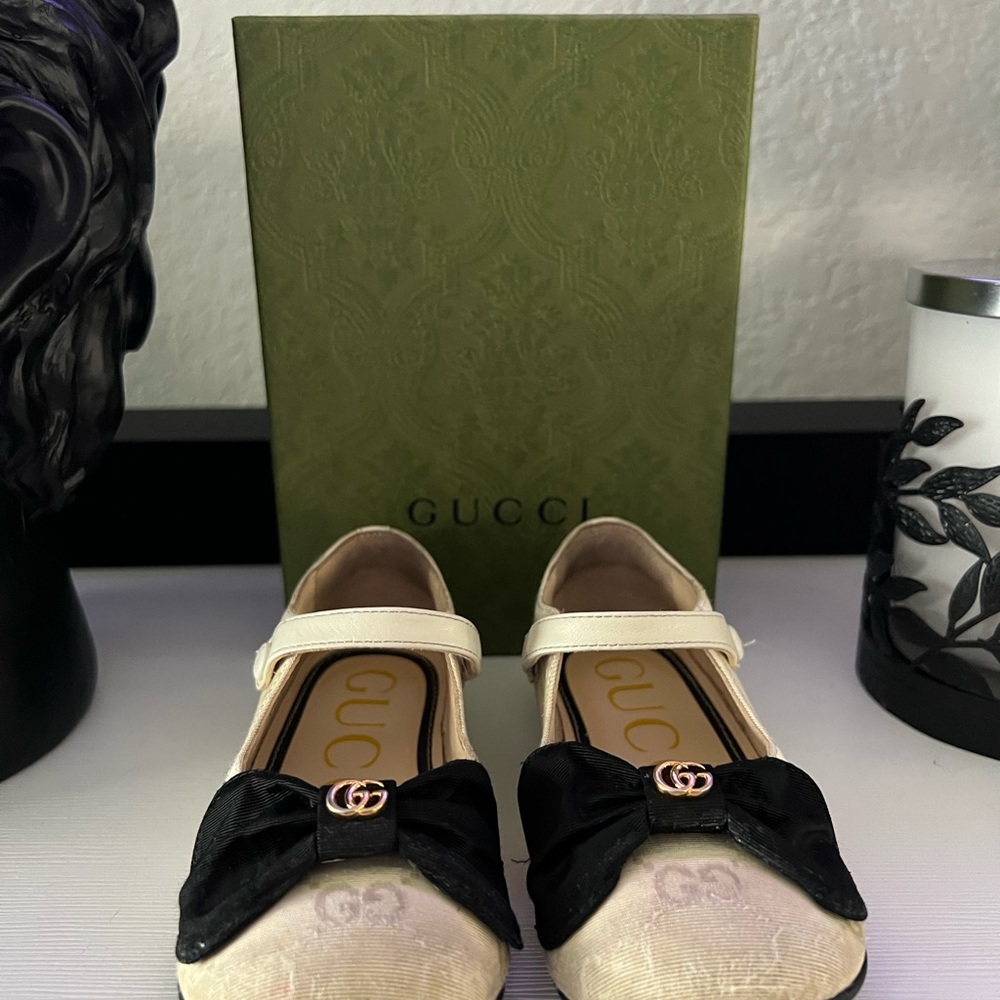 Gucci Women's Cream and Black Shoes